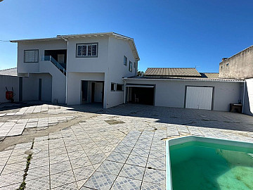 Casa para aluguel anual em Cabe�uda